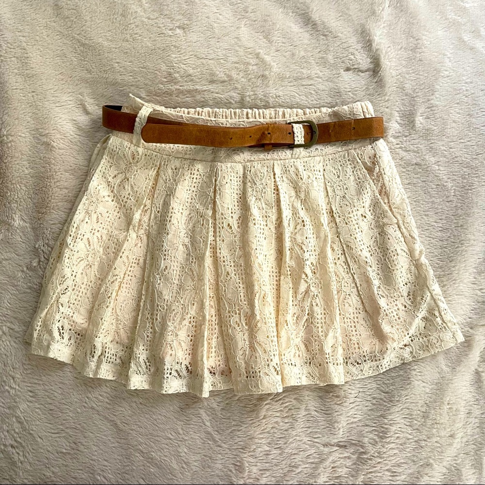 Size 2 crème skirt with brown belt
